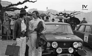 Ricardo Antolín y Jorge Bäbler junto al Seat 124-1600. Rallye Vasco-Navarro 1973 (JAV Foto)